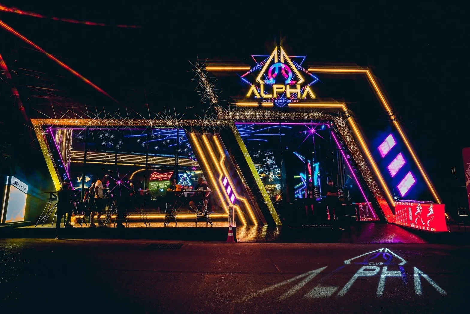 หน้าร้าน ALPHA สถานที่จริง